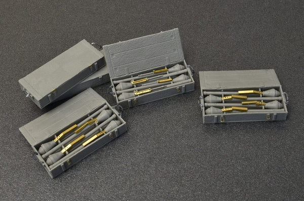1/35 scale model Miniart Panzerfaust 30/60 Set