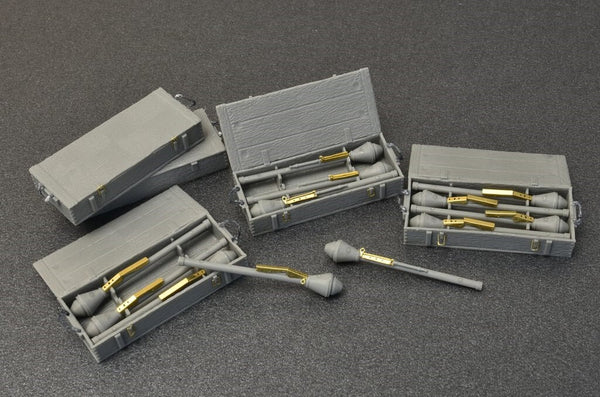 1/35 scale model Miniart Panzerfaust 30/60 Set
