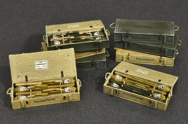 1/35 scale model Miniart Panzerfaust 30/60 Set