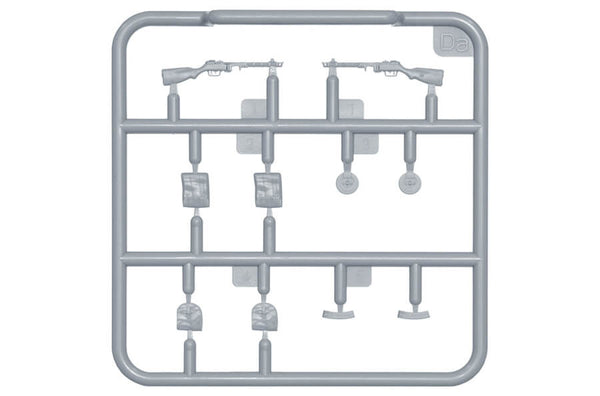 1/35 scale model Miniart Soviet Assault Infantry (Winter Cloaks)