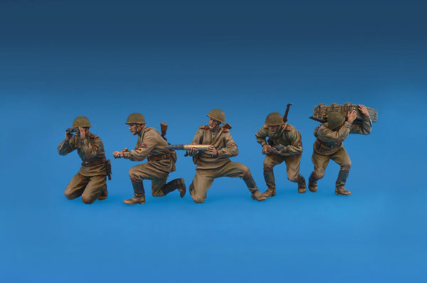 1/35 scale model Miniart Soviet Heavy Artillery Crew, Special Edition