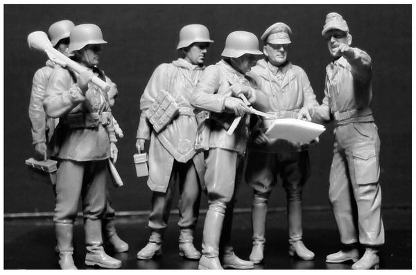 1/35 scale model MasterBox German Soldiers 1945 Let's stop them here 35162