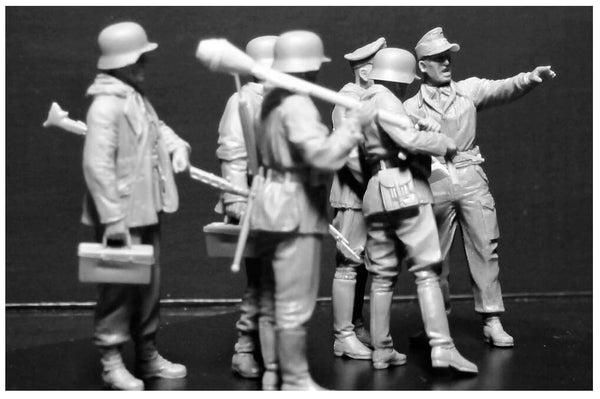 1/35 scale model MasterBox German Soldiers 1945 Let's stop them here 35162