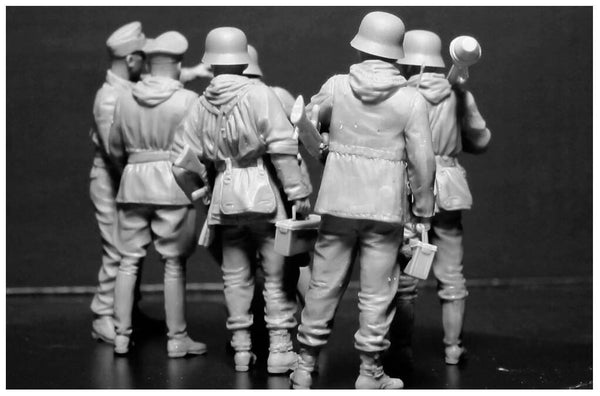 1/35 scale model MasterBox German Soldiers 1945 Let's stop them here 35162