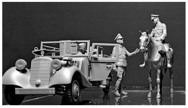 1/35 scale model MasterBox Urgent dispatch German Military Radio Car Sd. Kfz. 2 Type Mercedes 170VK with a crew 35151